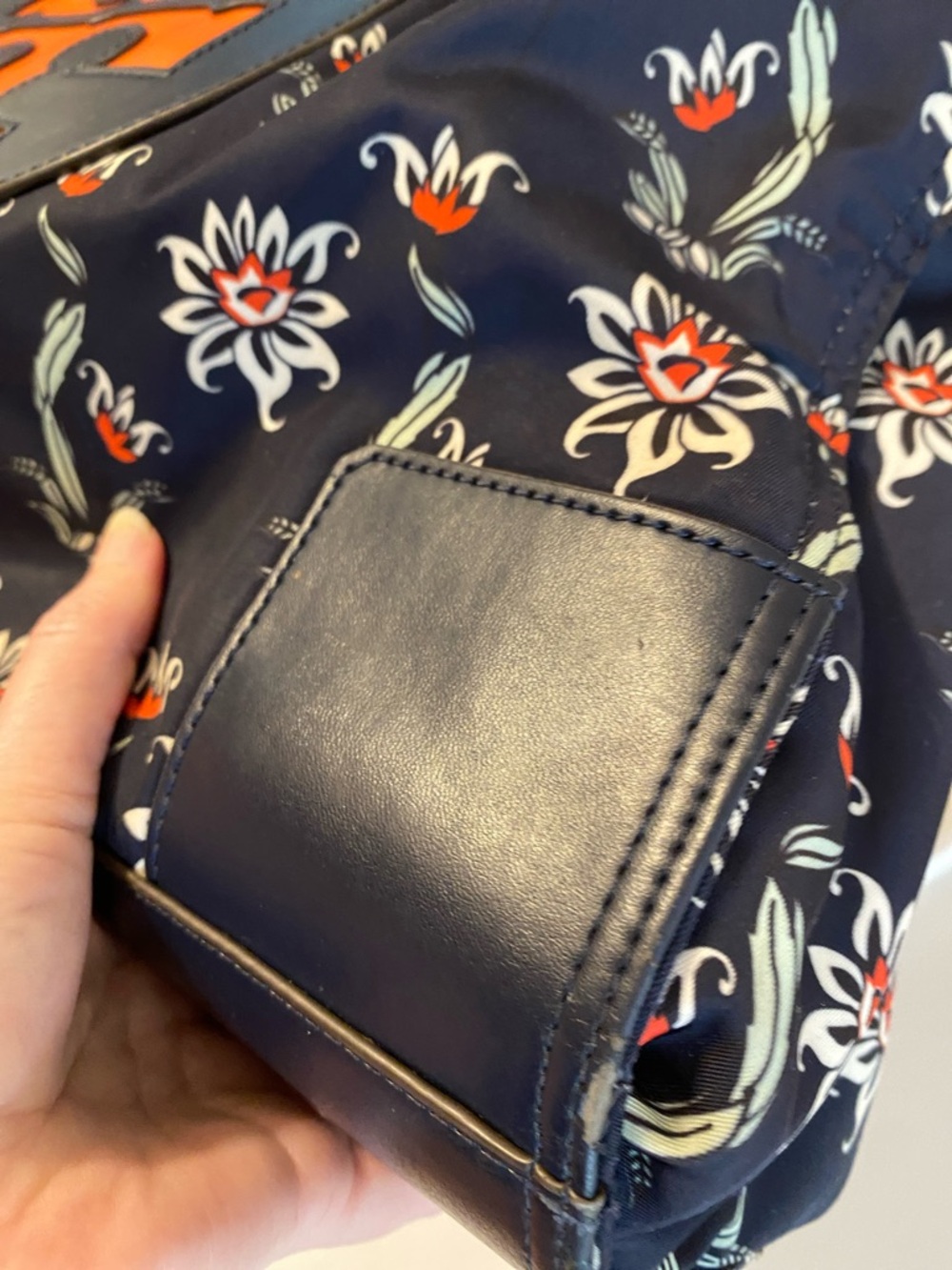 Ella Large Printed Tote - Picture 11 of 14